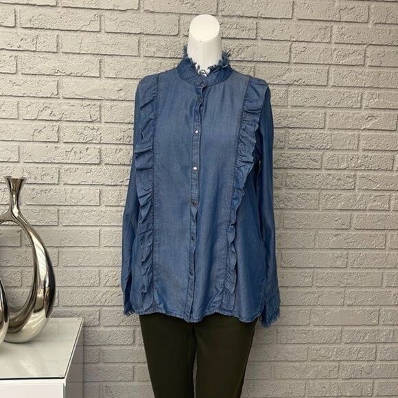Elan Ruffle Button Down Denim Shirt Size M NWT - Picture 1 of 9
